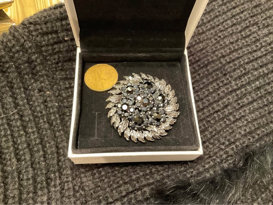 Ladies Brooch / Pendant Vintage Austrian Crystal - photo 3
