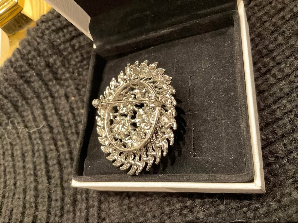 Ladies Brooch / Pendant Vintage Austrian Crystal - photo 4