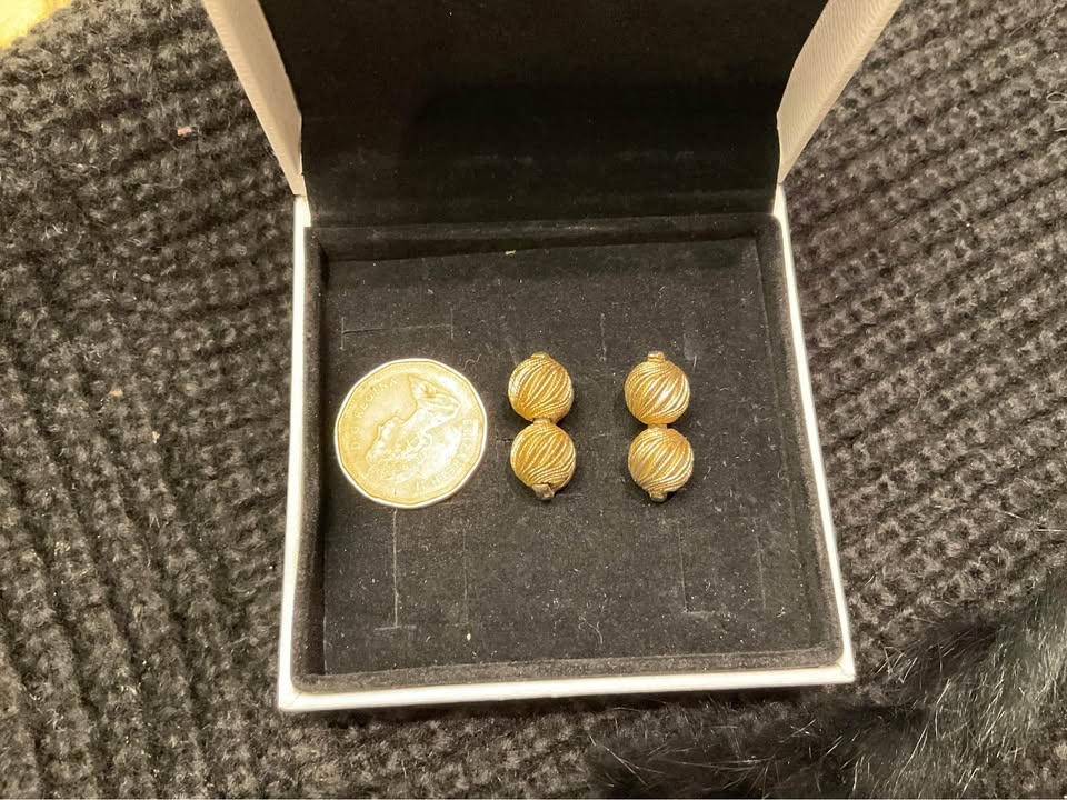 Ladies Earrings Vintage Clip On - photo 3