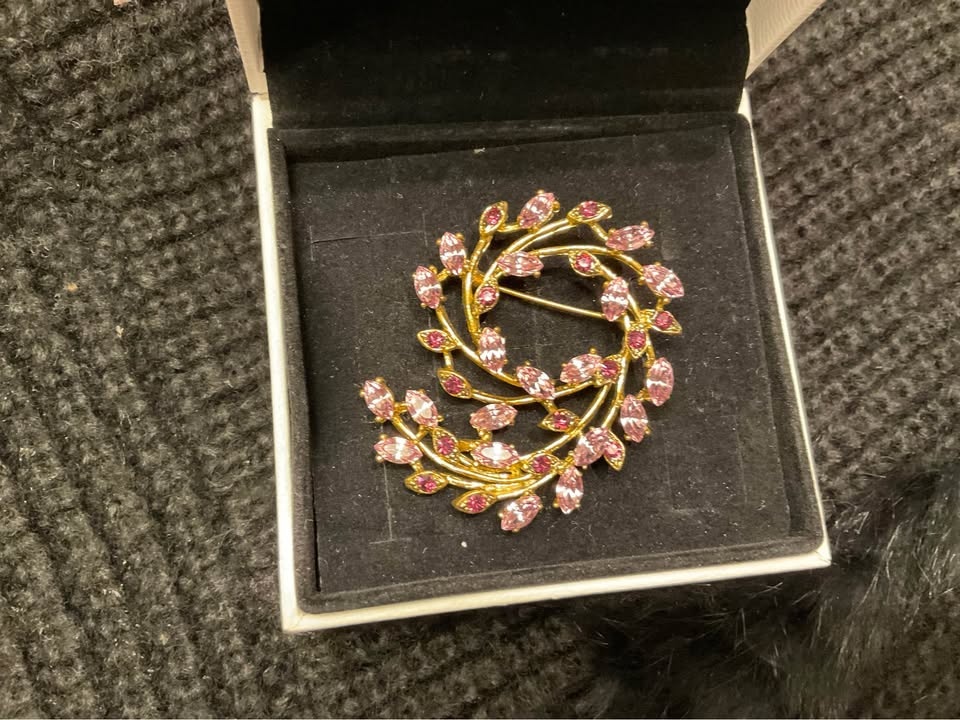 Ladies Brooch Vintage Swirl Purple & Lilac - photo 2