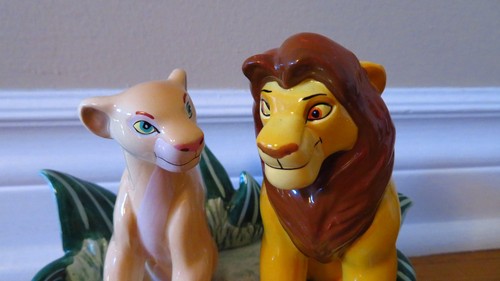Vintage Disney Lion King Music Box Porcelain Simba Nala - photo 2