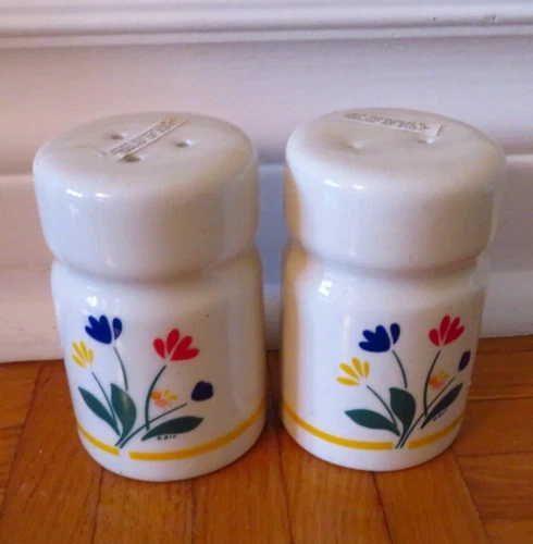 Vintage 1980 Salt & Pepper Shakers - Tulip Flowers
