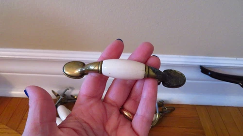 Lot of 12 Brass and Porcelain Cabinet Pulls Vintage - photo 4
