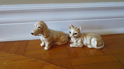VTG MCM Porcelain Bassett Hound & Cat Statue - Japan