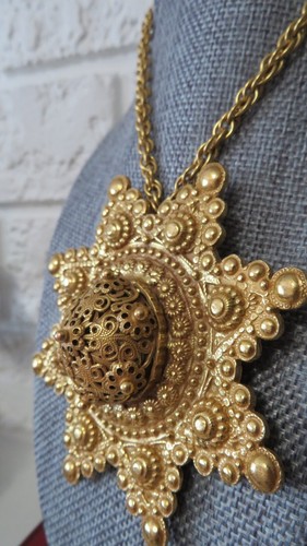 Vtg Adele Simpson Necklace Gold Fragrance Dispenser Book - photo 2