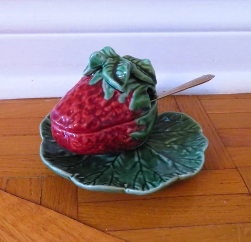 VTG Bordallo Pinheiro Strawberry Jam Dish w/ Lid & Spoon Plate