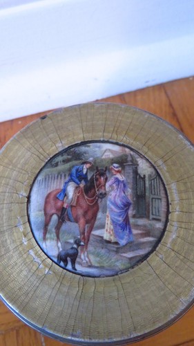 VTG Powder Puff Antique Tin Vanity Music Box - photo 2