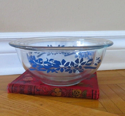 Vintage Pyrex Blue Flowers/Ribbon Bowls Set of 2 (1980)