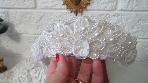 Vtg half gloves and crown made of lace and faux pearls 1980 brid - photo 3