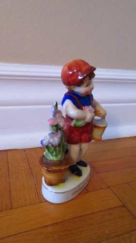Vintage 1930s Japan Boy Figurine Watering Plants - photo 3