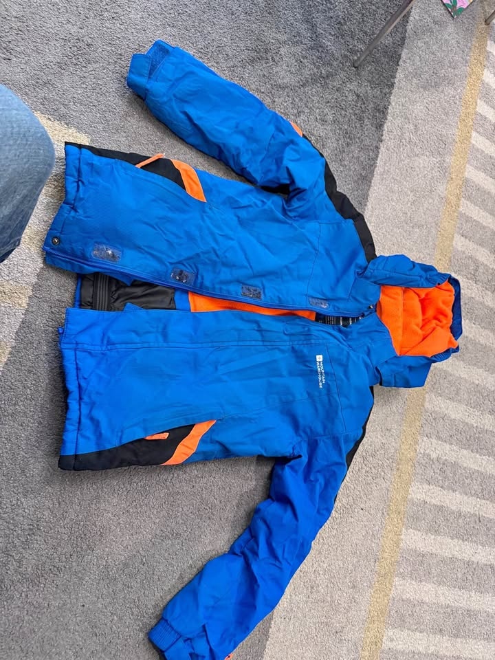 Kids snow jacket Size 7-8