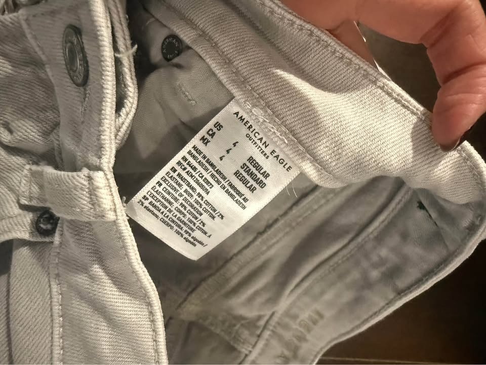 American Eagle Grey Ripped Jeans Size 4 - photo 4
