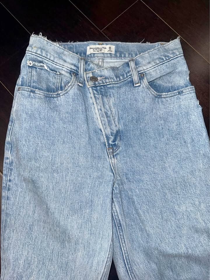 Crisscrossed Abercrombie High Waisted Jeans Size 26