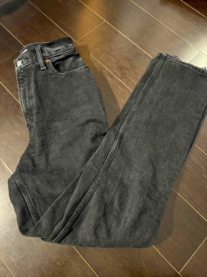 Abercrombie 90's Straight Ultra High Rise Black Jeans - Size 25
