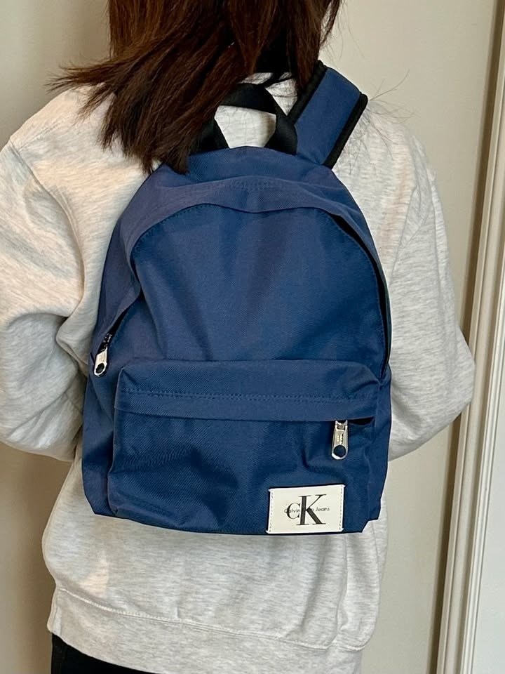 Calvin Klein Backpack (blue) - Like New - photo 5