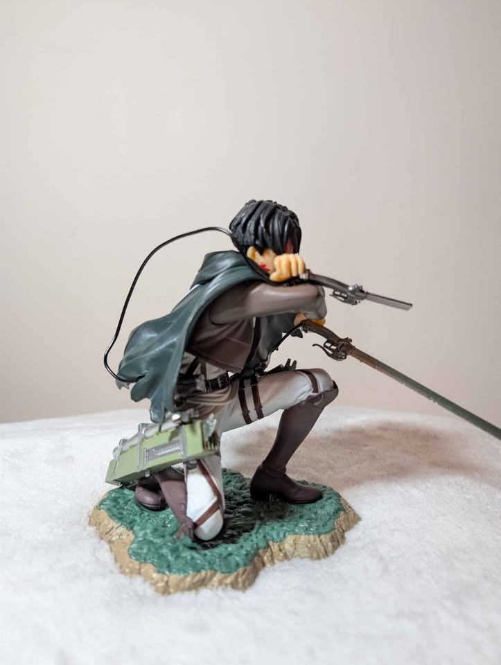 Levi Ackermen (AOT) Figure - photo 2