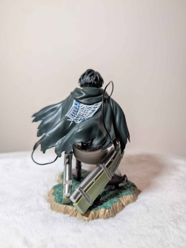 Levi Ackermen (AOT) Figure - photo 3