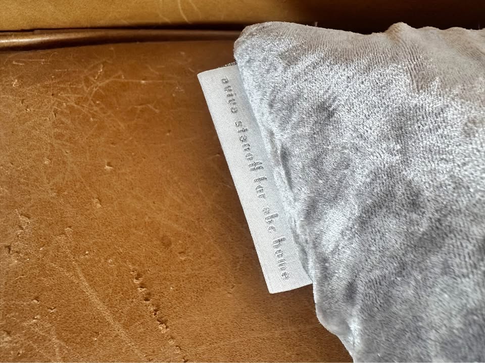 ABC CARPET - like new velvet throw pillows - photo 2