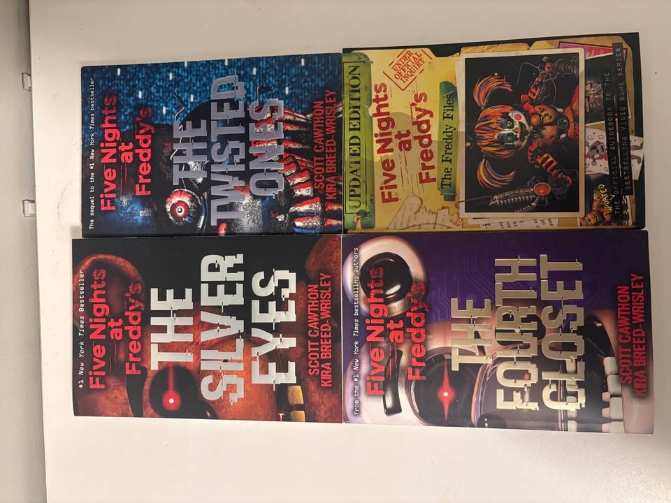 Assorted Books - 8 Books incl. Five Nights at Freddy's Series - photo 3