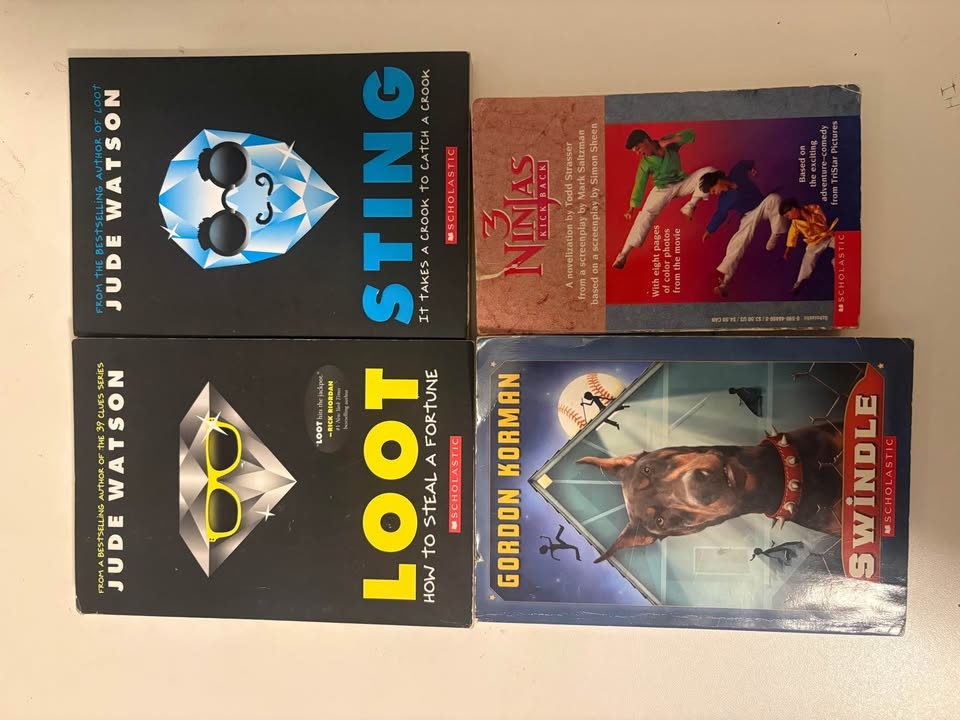 Assorted Books - 8 Books incl. Five Nights at Freddy's Series - photo 5