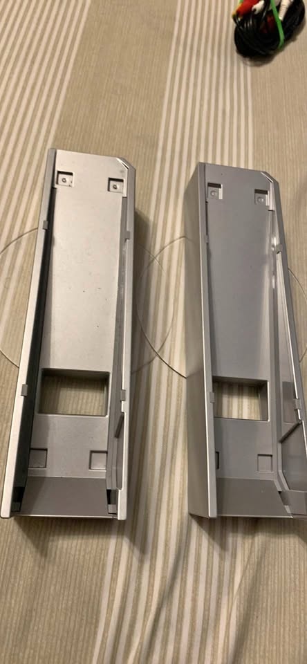 2 Wii Console Vertical Stands