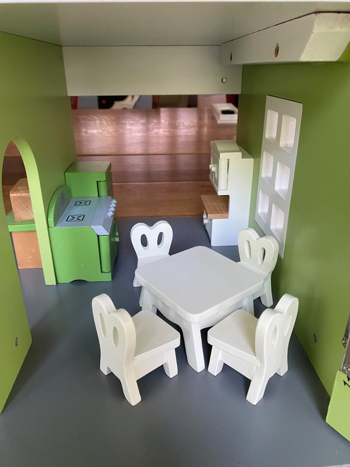 Beautiful Wooden Doll House - photo 5