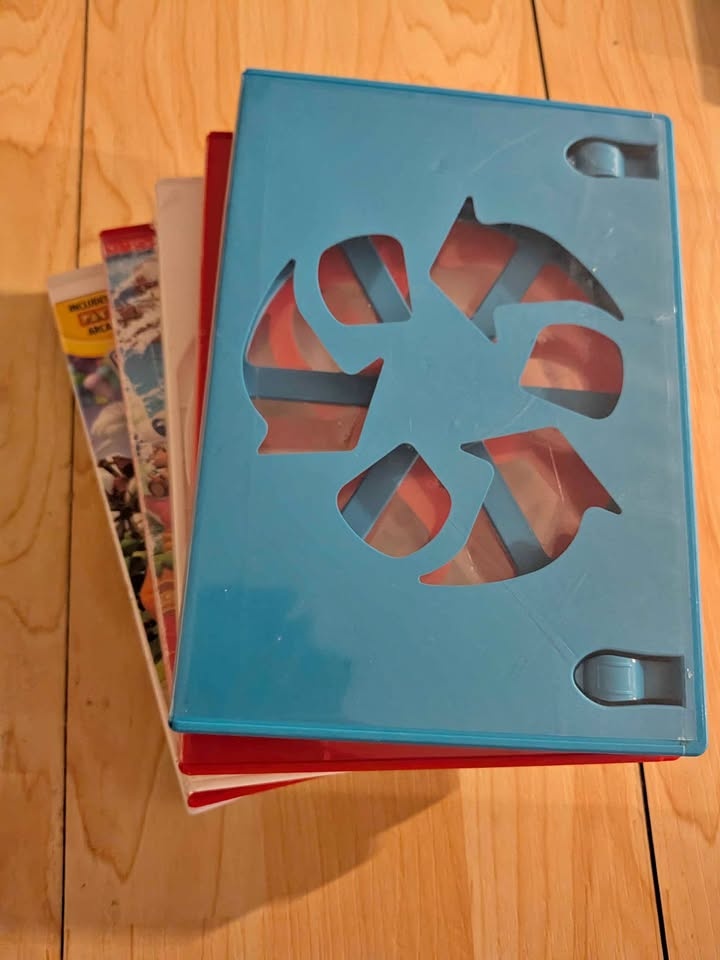 Empty Wii U and Wii Game Cases