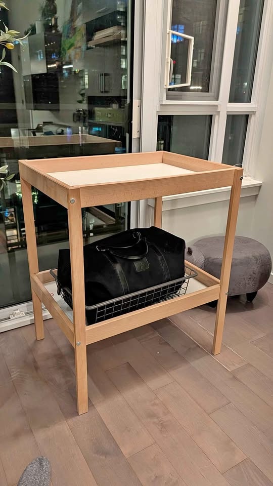 SNIGLAR Changing Table