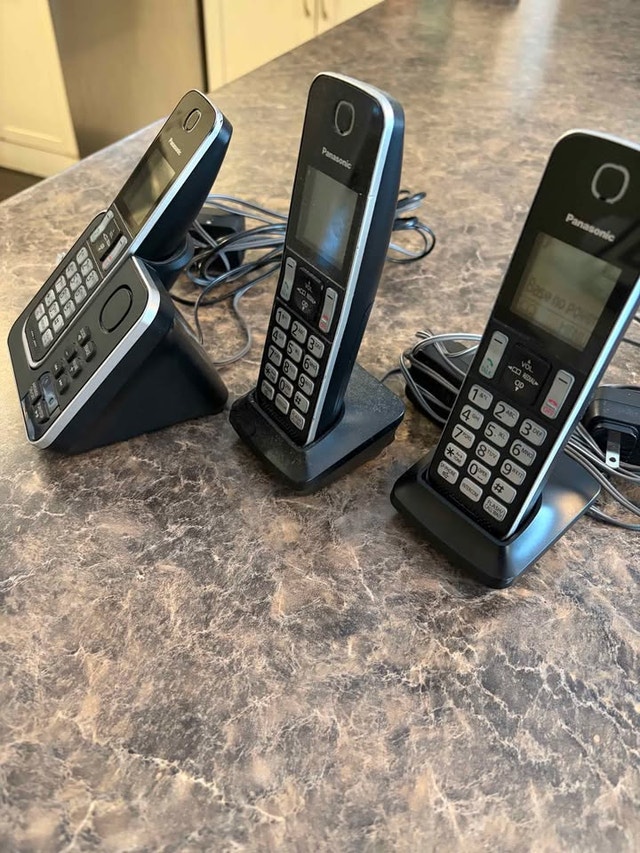 Panasonic Home Phone w/ 3 Handsets