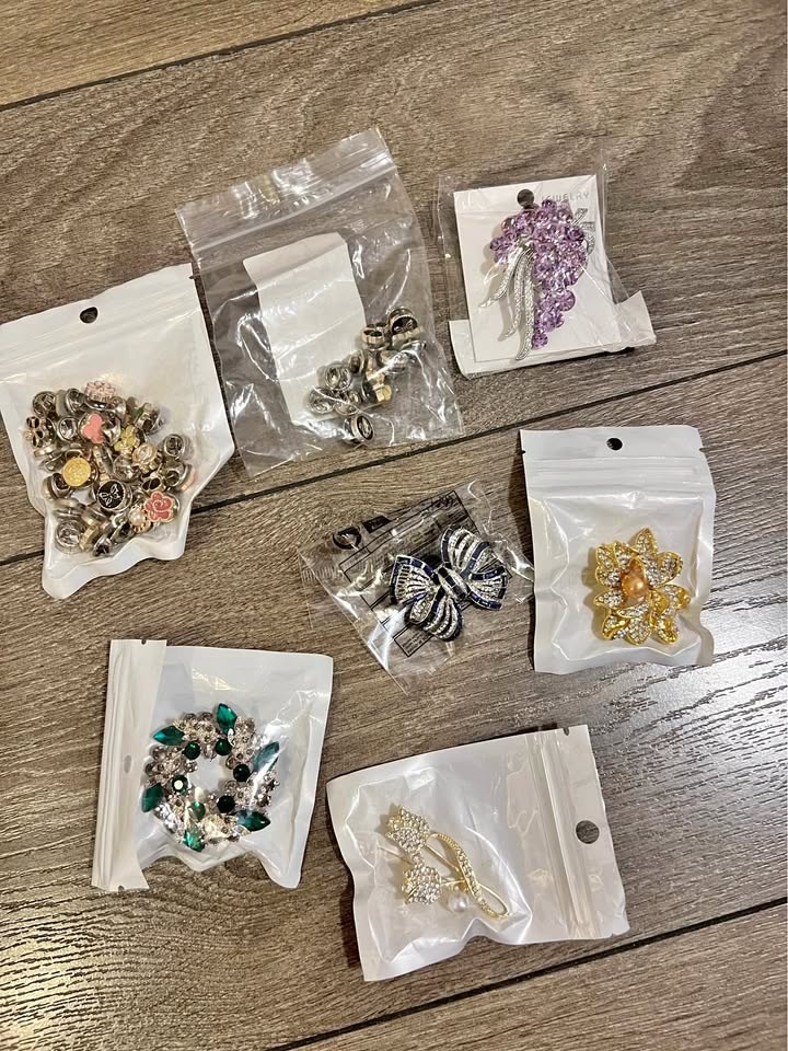 New Brooch Pins Bundle – 7 Pieces | $25