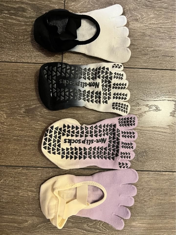 Yoga Toe Socks / Pilates Grip Socks – New | $7 for 2 pairs - photo 3