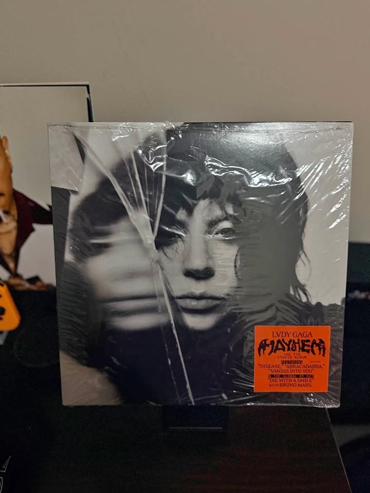 Lady Gaga - MAYHEM (2 LP Vinyl + Poster) Like New
