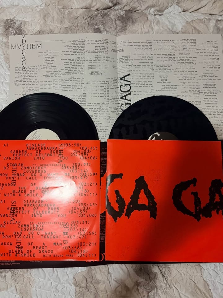 Lady Gaga - MAYHEM (2 LP Vinyl + Poster) Like New - photo 4