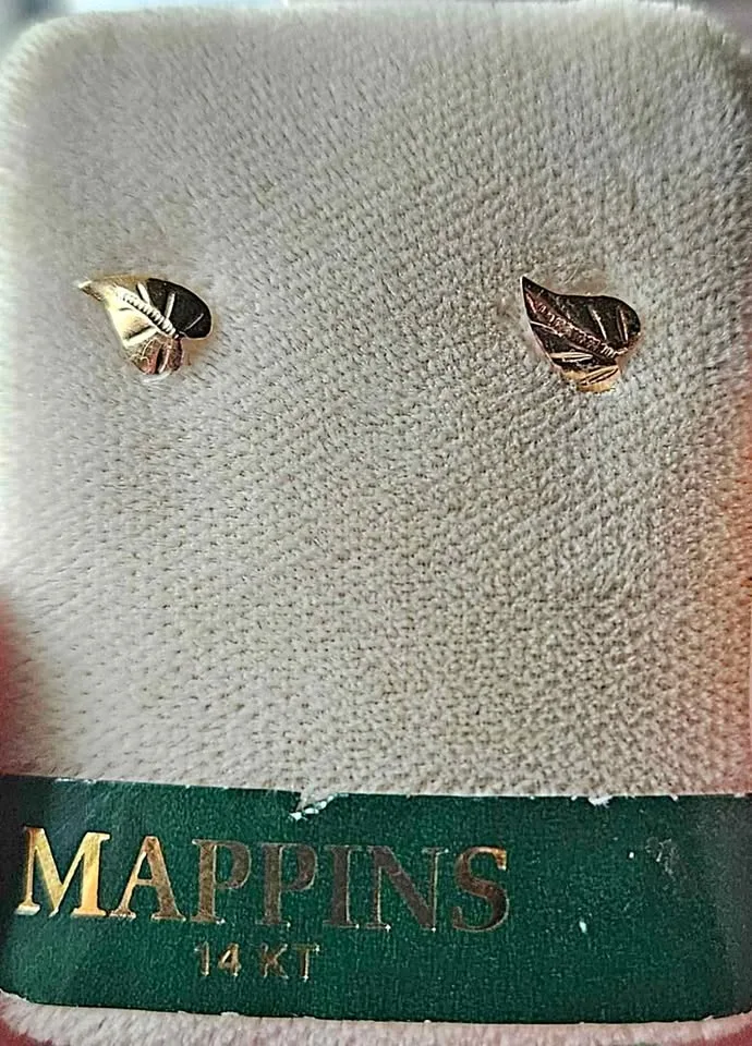 14kt Gold Leaf Earrings thumbnail