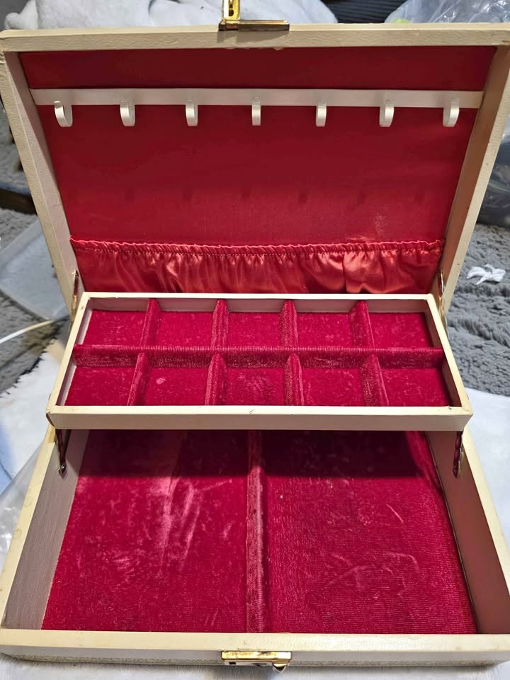 Vintage Jewelry Box - Multiple Organization Solutions