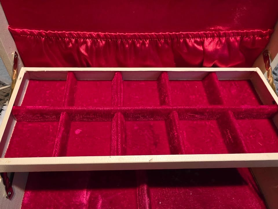 Vintage Jewelry Box - Multiple Organization Solutions - photo 3