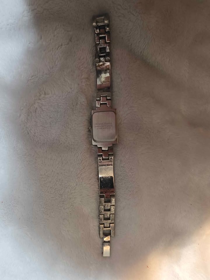 Yves Rocher Rectange Silver Tone Blue Dial Link Bracelet Analog - photo 3