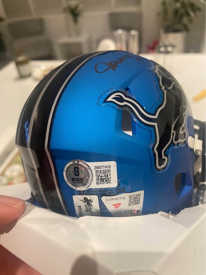 Jameson Williams signed mini helmet - photo 3