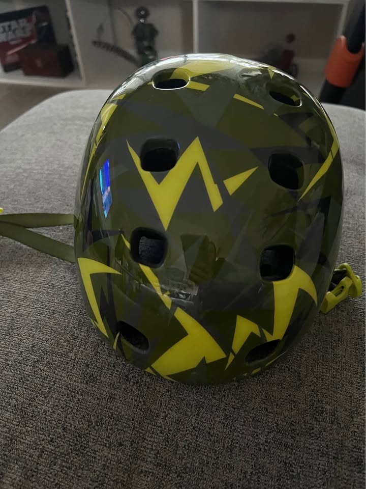 Kids' Knee, Hand, Wrist Protectors & Helmet (Ages 8-12) - photo 5