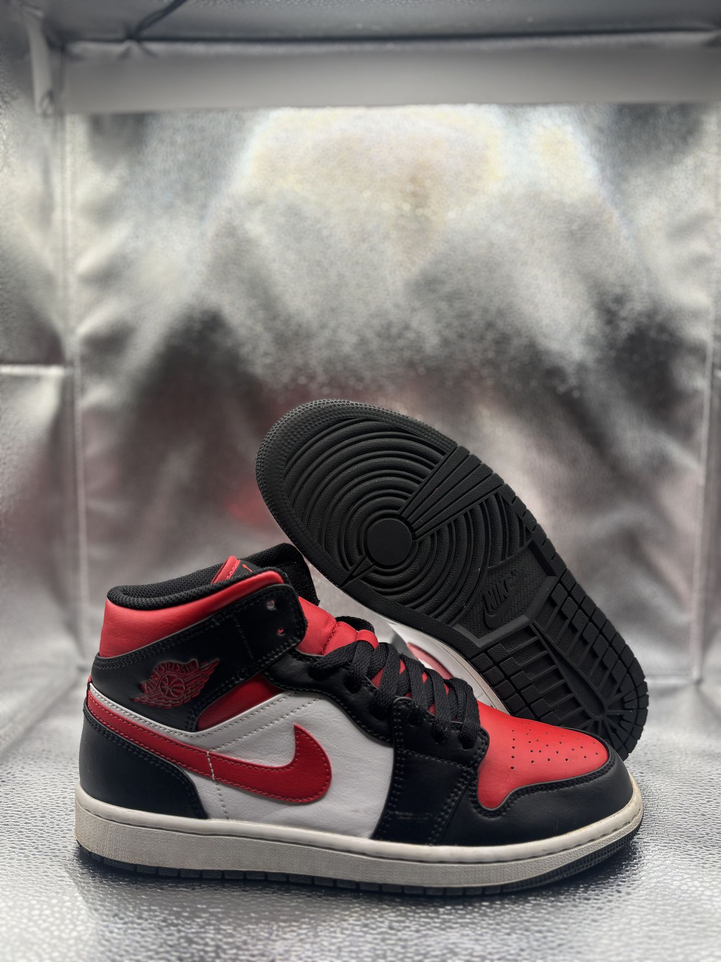 Air Jordan 1 Mid White Black Red