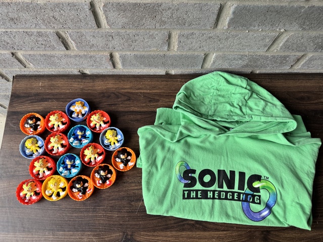 Reserved Sonic Hoodie - Sonic hoodie with toys - size 10/12 Y -