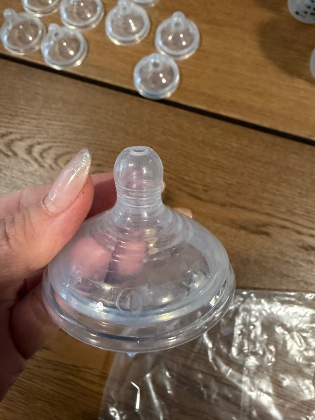 Tommee Tippee Baby Bottles and Nipples - 8 Bottles, 26 Nipples - photo 5