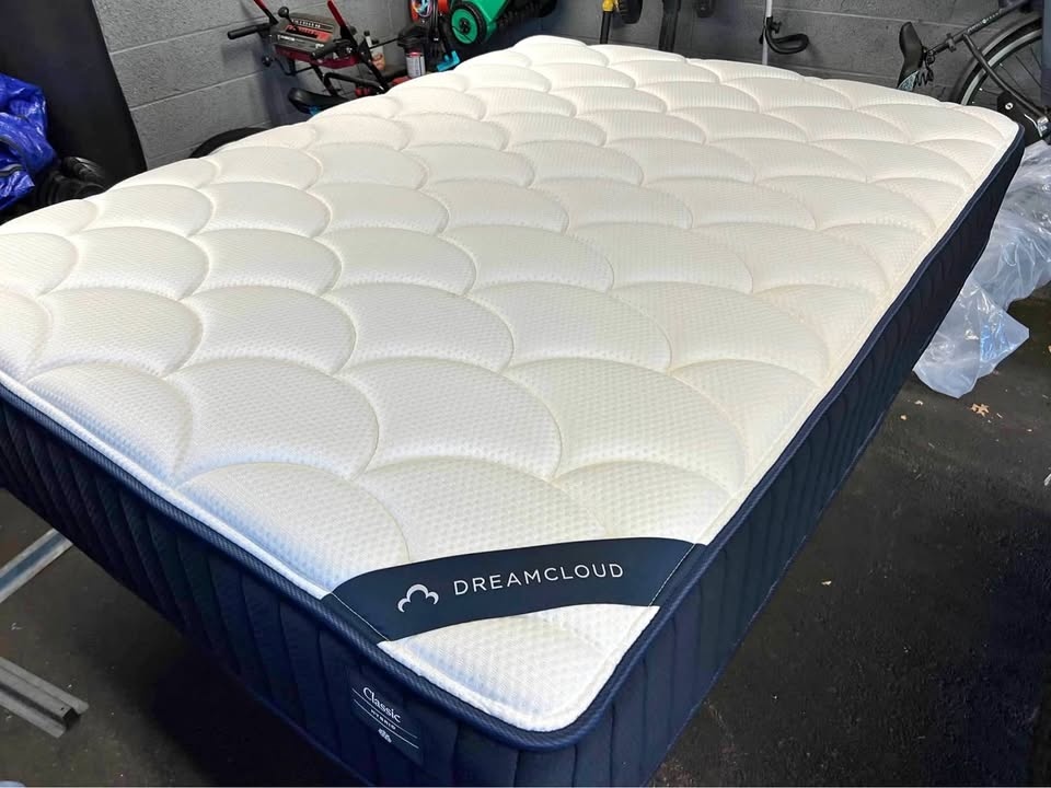 Dreamcloud Memory Foam Full Mattress - Like New