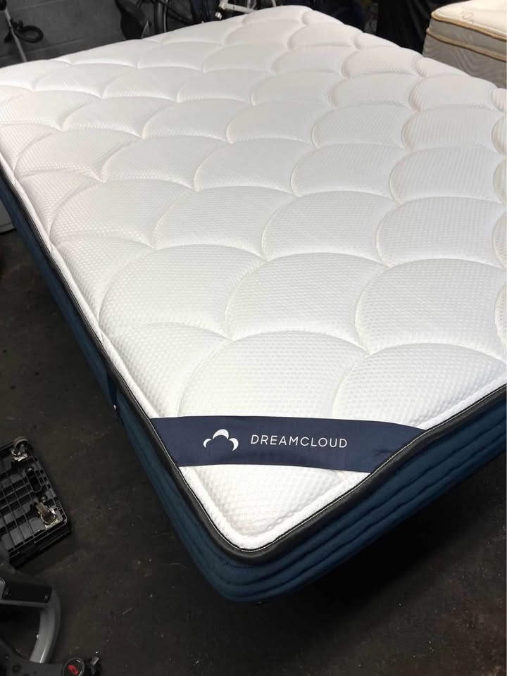 Dreamcloud Memory Foam Full Mattress - Like New - photo 3