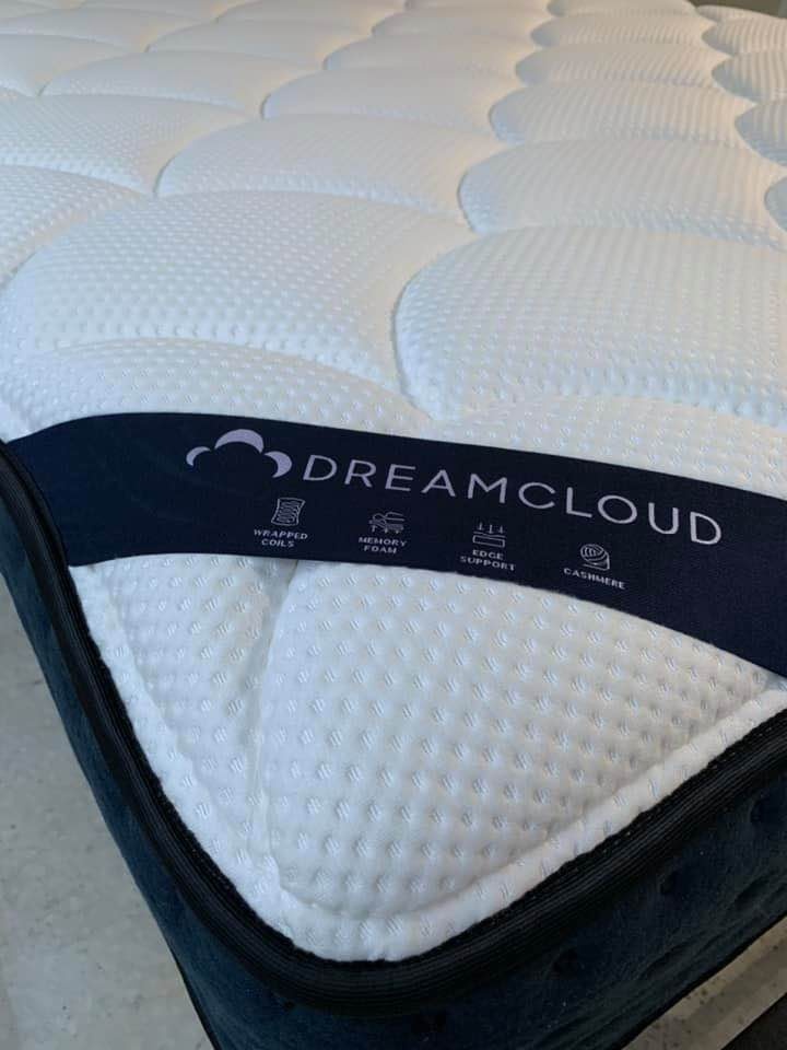Dreamcloud Memory Foam Full Mattress - Like New - photo 4