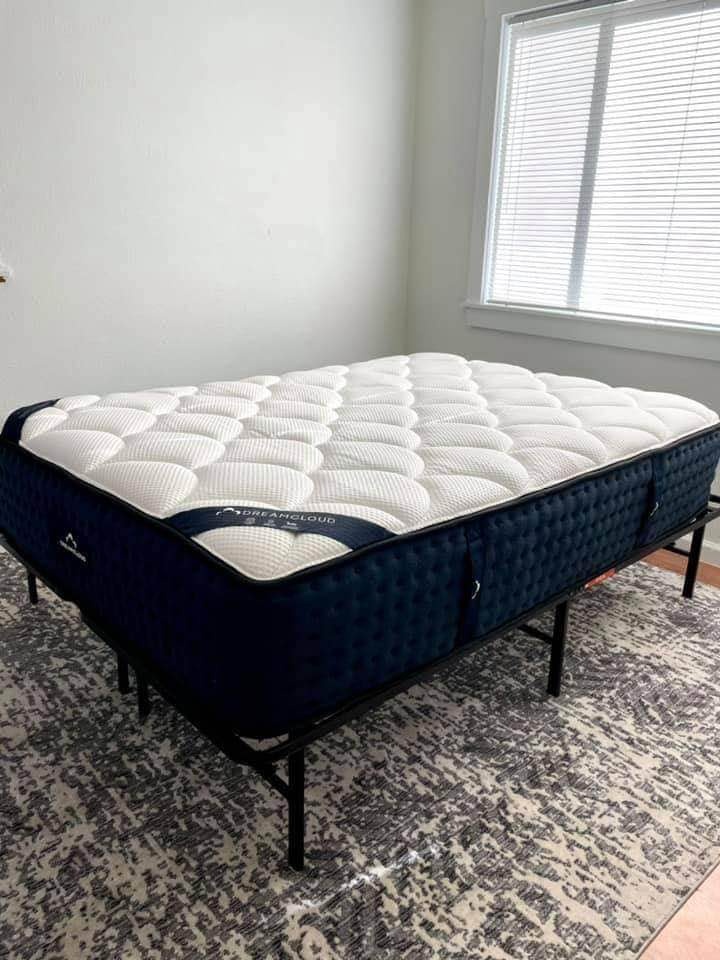 Dreamcloud Memory Foam Full Mattress - Like New - photo 5