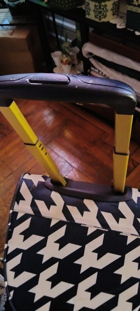 Jessica Simpson Tote on Wheels - photo 5