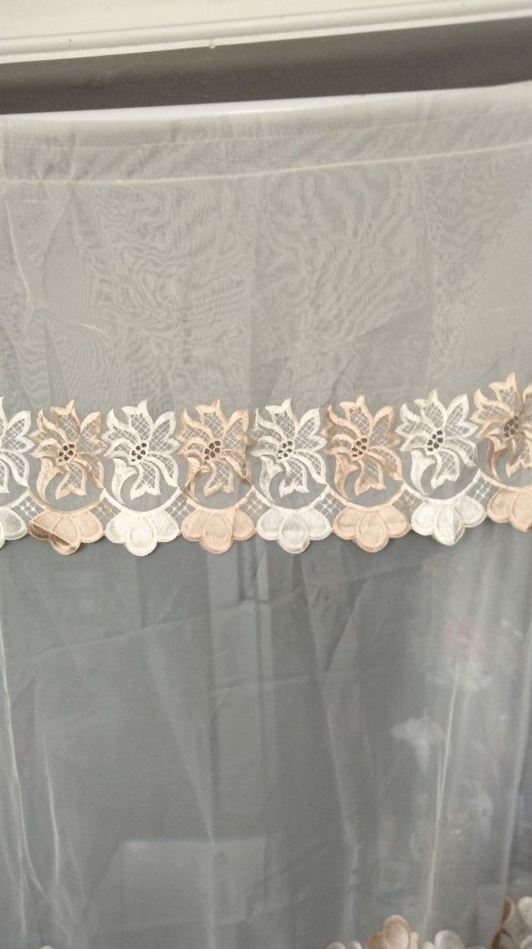 EMBROIDERED PANELS - photo 3