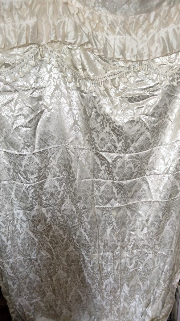 JACQUARD PANELS ATTACHED SCALLOPED FESTOON