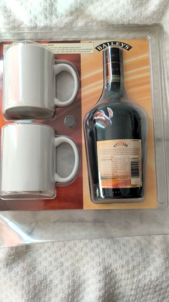 Baileys Collectible Gift Set with 2 Trump Plaza Mugs - photo 2